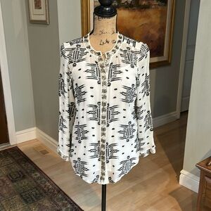 Sundance 100% Silk White Black(Embroidery) sequins boarder Top. Size XS.